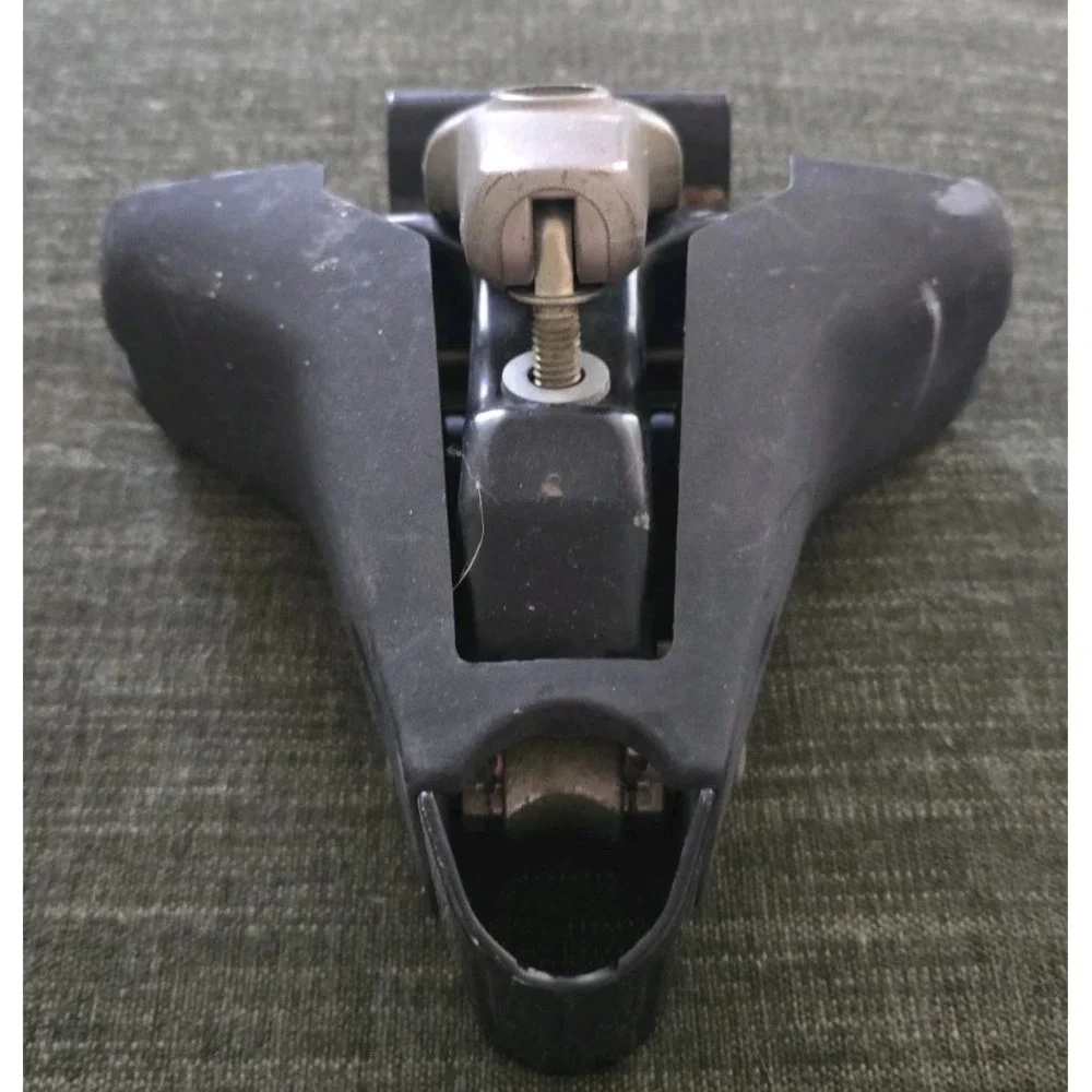 Yakima Roof Rack LowRider Towers Pair Large Rail Mount Feet